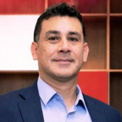 Oscar Del Aguila, Director Centro de Idiomas — Universidad Peruana Cayetano Heredia